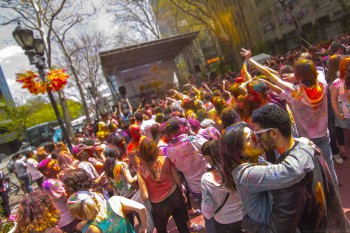 A holi kiss